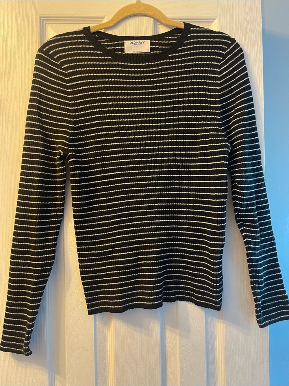 Old Navy Black and White Ribbed Crewneck Sweater